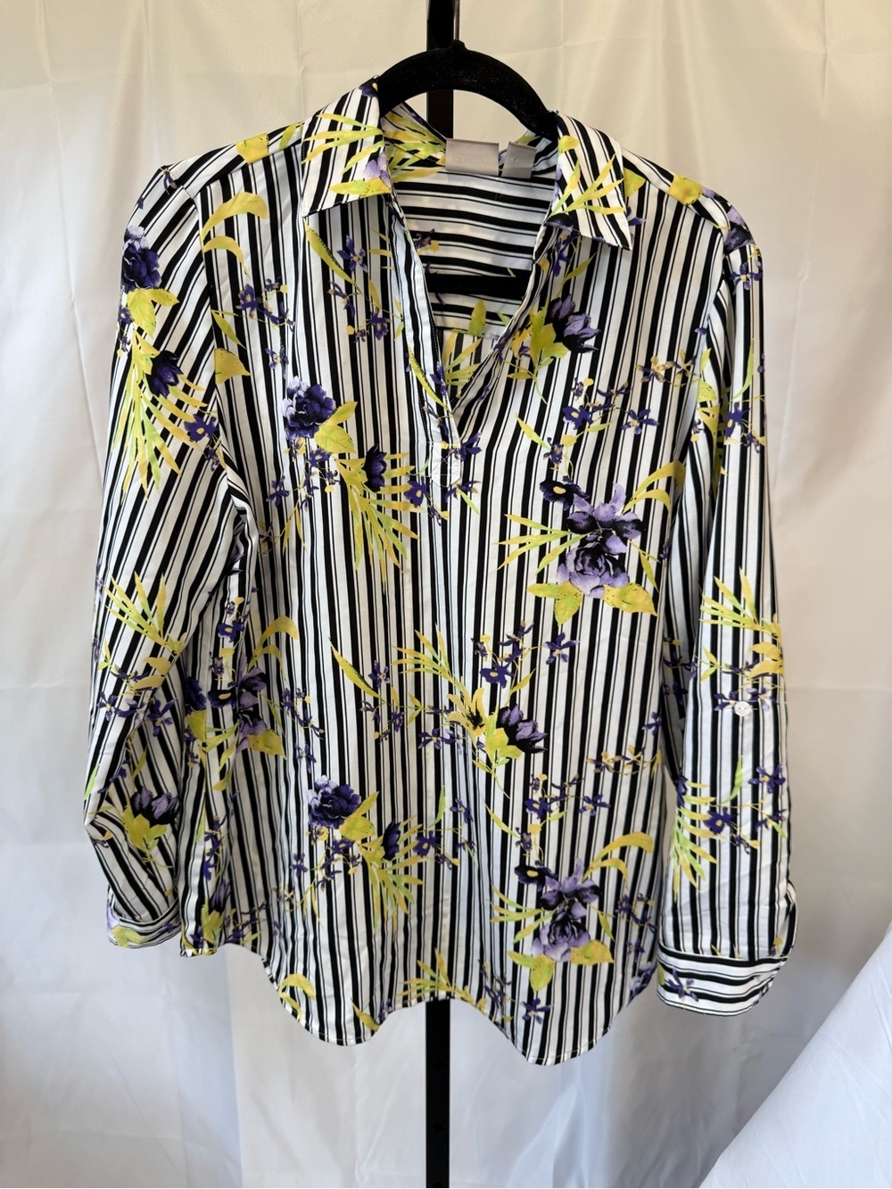 Chico’s 1 Women’s long sleeve dress top vneck black white purple yellow flowers